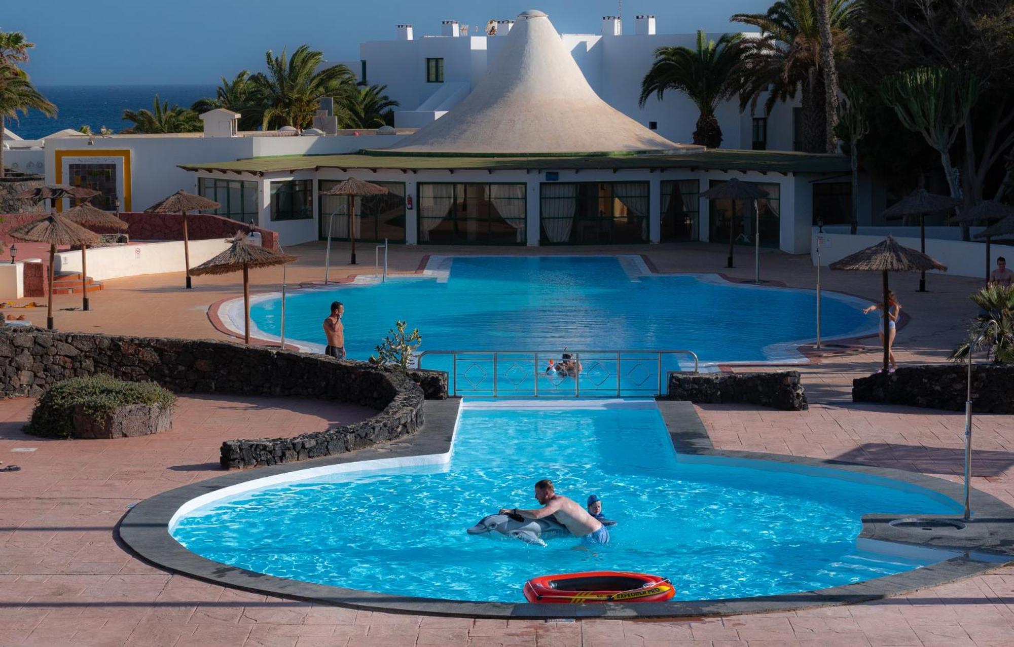 Luxury Apartamento Luz De Mar Complejo Playa Roca Costa Teguise Exterior photo